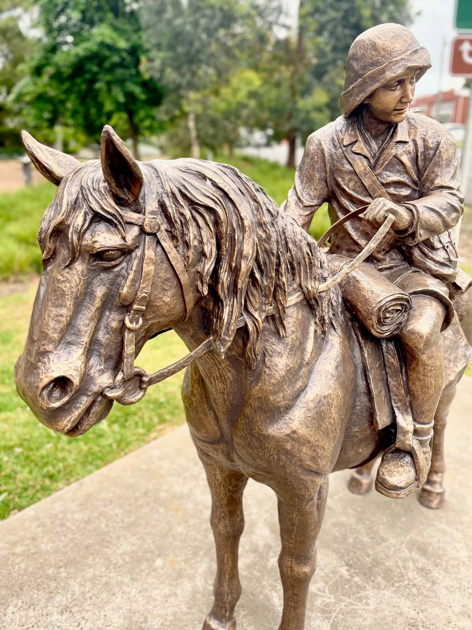 Statue of Lennie Gwyther and Ginger Mick
