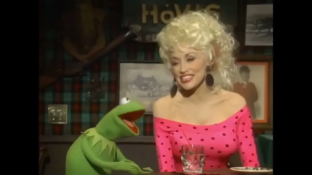 Dolly Parton and Kermit Sing 'Everyday People'