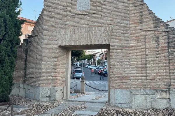 Replica of the Portal of the Casa de la Cadena