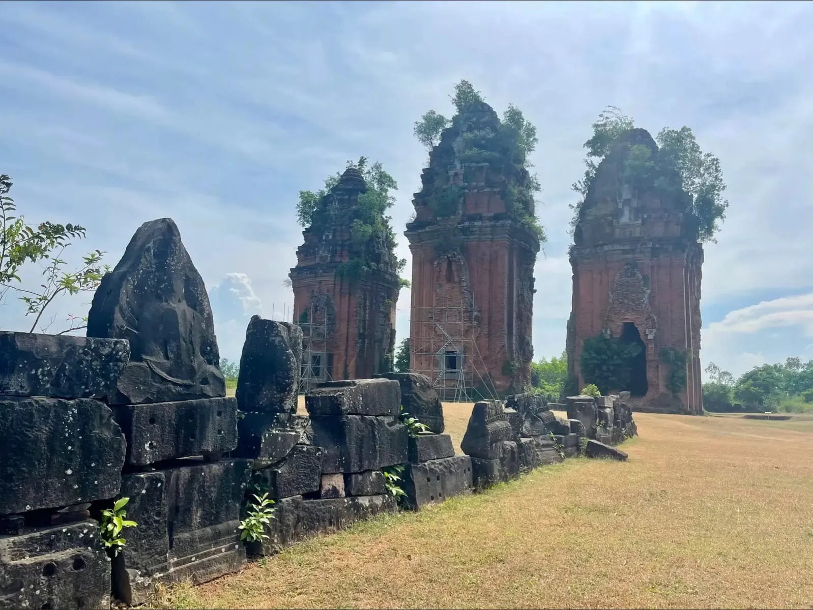 Duong Long Cham Towers