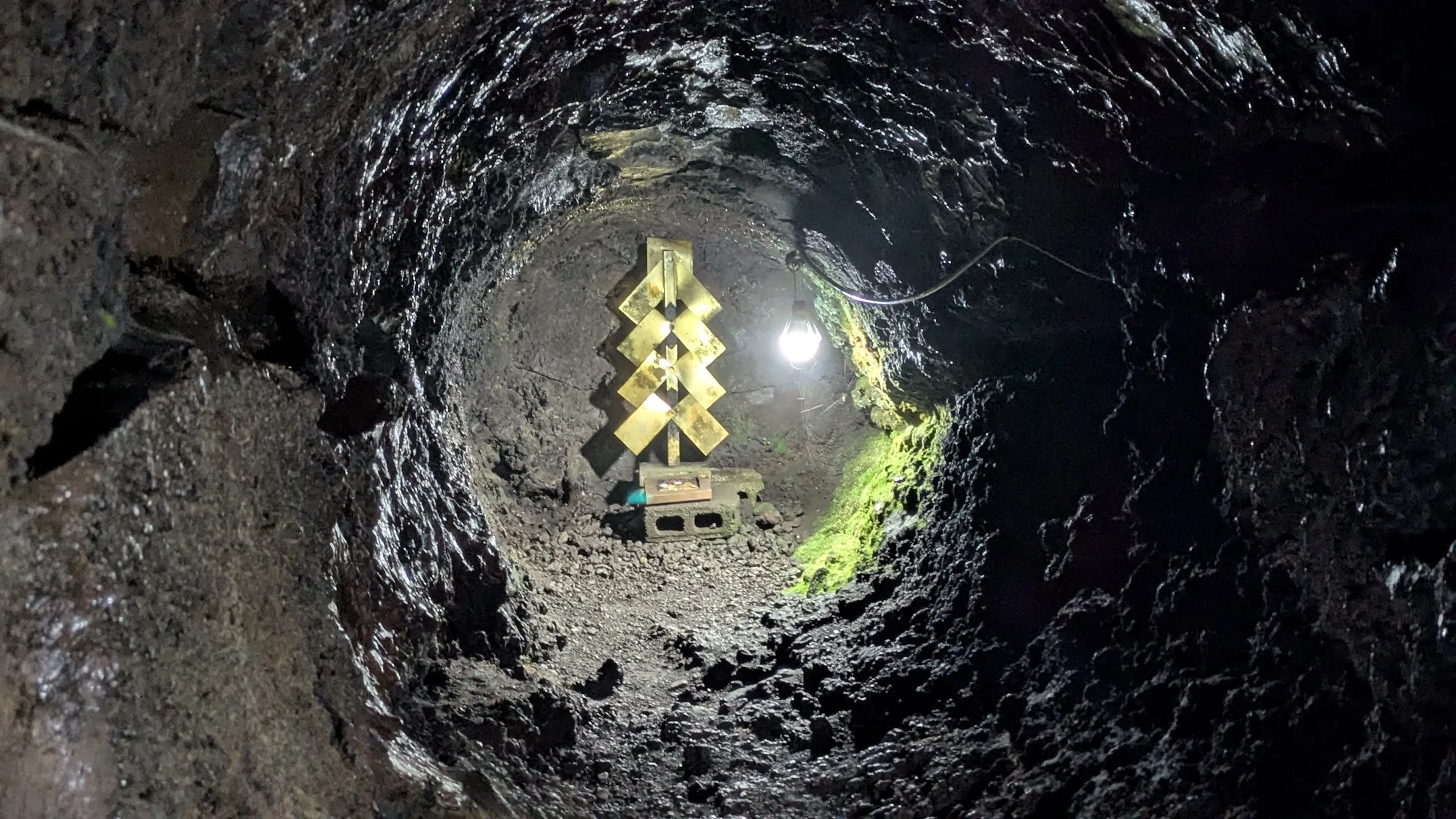 Funatsu-Tainai Lava Tree Mold